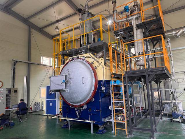 스타트업 에코인에너지가 SK이노베이션의 투자금을 받아 연구개발한 폐플라스틱 열분해 설비(TMR4K). 에코인에너지 제공