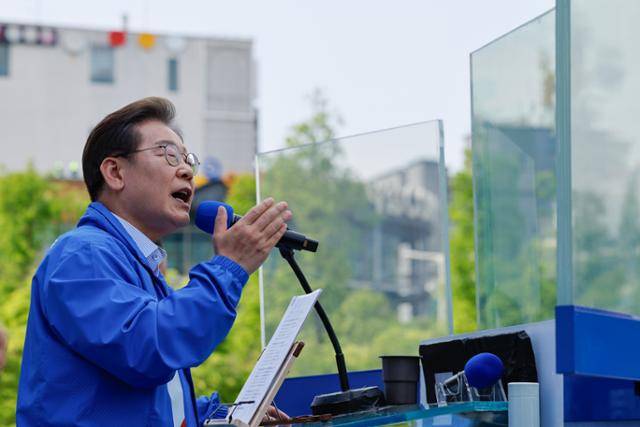이재명 더불어민주당 대선 후보가 20일 경기 고양시 일산문화광장에서 지지를 호소하고 있다. 뉴스1