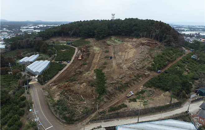 제주도 서귀포시 남원읍에 있는 '넉시오름'이 무단 벌채 등으로 훼손된 모습. (제주자치경찰단 제공)