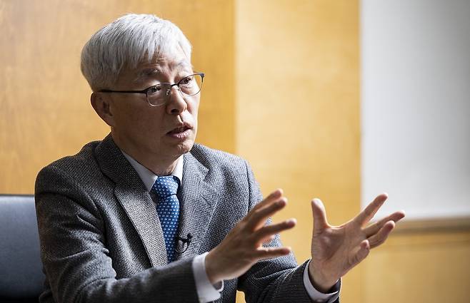 김현철 서울대 국제대학원 교수는 한·일 수교 후 ‘수직적 30년과 역전의 30년’ 시대를 넘어 이제 미·중 패권전쟁에 맞선 두 나라의 협력을 강조한다. 최영재 기자