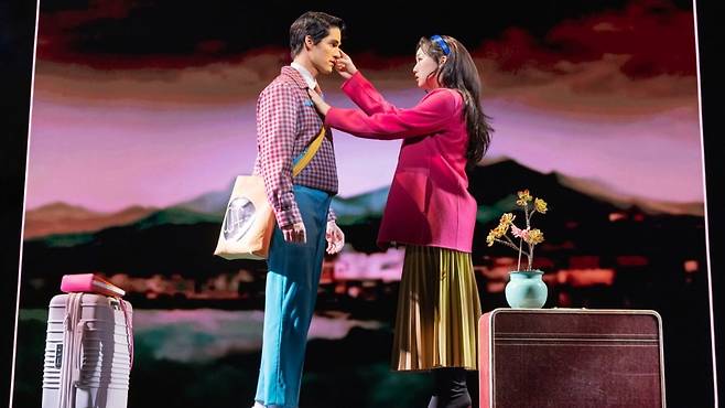 브로드웨이 무대에 오른 뮤지컬 '어쩌면 해피엔딩' 공연 장면. 메튜 머피, 에반 짐머만 제공