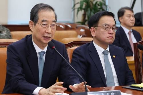 한덕수 전 국무총리, 최상목 전 기획재정부 장관. [사진 = 연합뉴스]