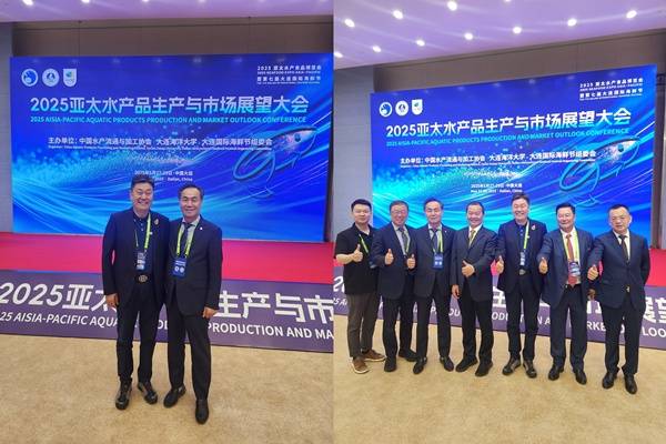 쿠우쿠우의 중국 진출과 관련해 김영기 쿠우쿠우 회장과 정휘 가선그룹 회장(사진 왼쪽) 등 관계자들 기념촬영을 하고 있다. /사진=쿠우쿠우