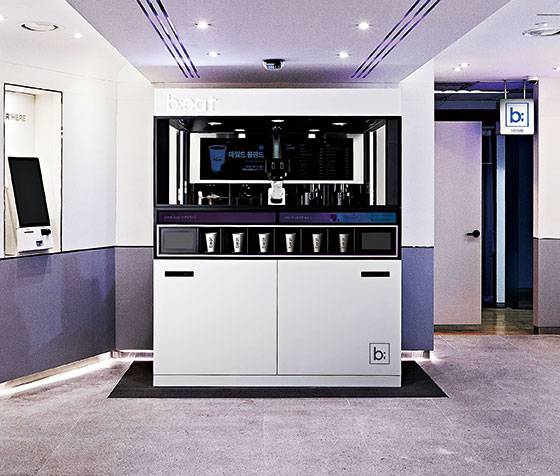 로봇카페 비트의 로봇바리스타/사진=비트코퍼레이션