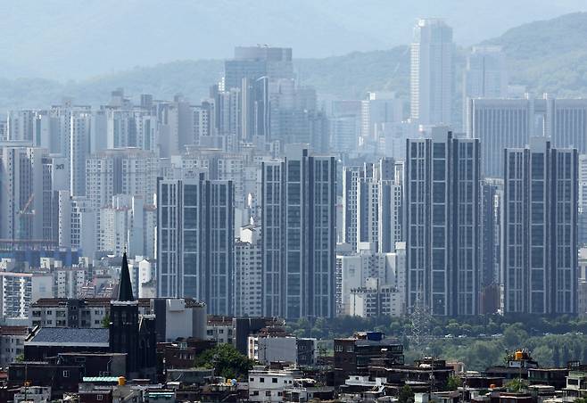 서울 남산에서 바라본 서울 시내. [연합]