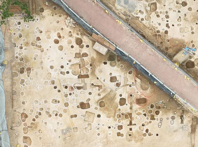 [서울=뉴시스] 부여 부소산성 17차 발굴조사에서 확인된 굴립주 건물지 (사진=국가유산청 제공) 2025.05.27. photo@newsis.com *재판매 및 DB 금지