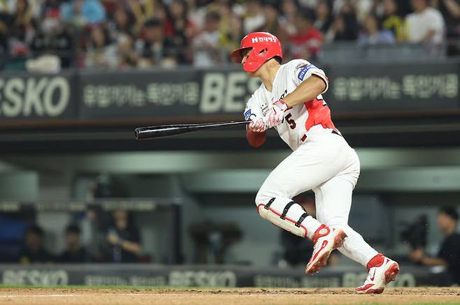 [서울=뉴시스] 프로야구 KIA 타이거즈의 김도영이 27일 광주-기아 챔피언스필드에서 벌어진 2025 신한 쏠뱅크 KBO리그 키움 히어로즈와의 경기 5회말 안타를 치고 있다. (사진-KIA 타이거즈 제공) 2025.05.27. *재판매 및 DB 금지