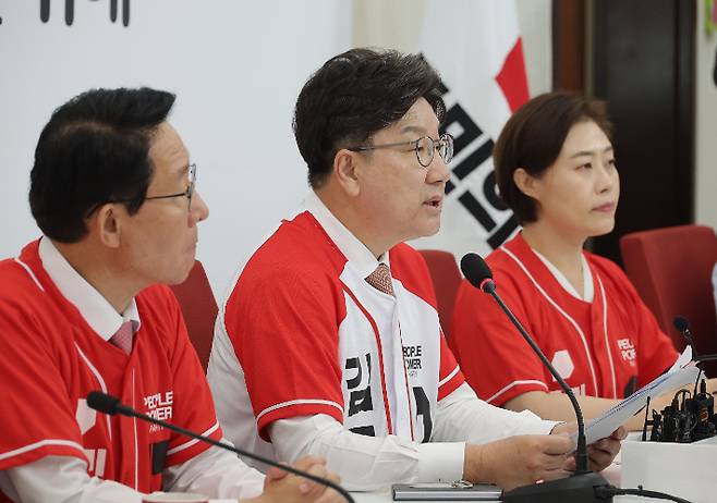 국민의힘 권성동 원내대표가 26일 국회에서 대선 현안 관련 기자간담회를 하고 있다. 연합뉴스