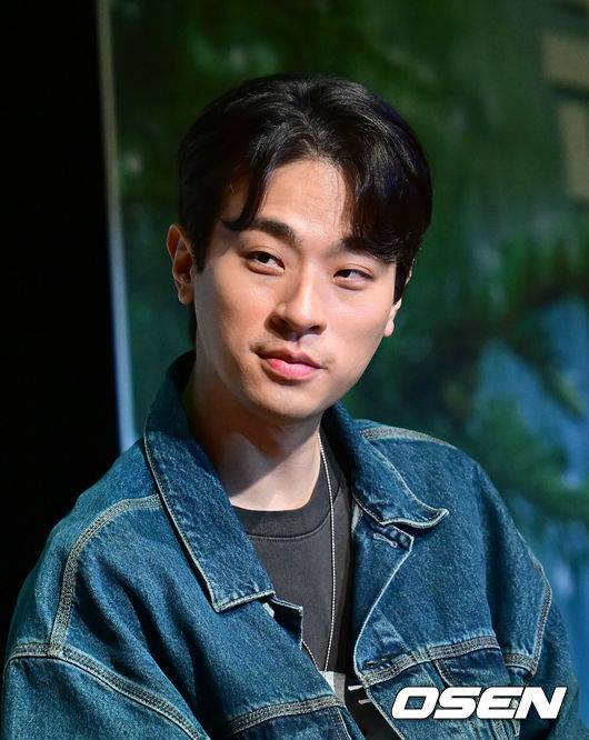 [OSEN=김성락 기자] 17일 오후 서울 서초구 국립중앙도서관 국제회의장에서 북콘서트 ‘내가 책을 읽는 방법-내책방 콘서트’ 행사가 열렸다. 이번 행사는 북토크, 음악 공연, 이벤트 등 다양한 프로그램으로 진행, 북토크에는 김금희 작가와 출판사 대표 배우 박정민이 대담자로 참석했다. 배우 박정민이 행사에 참석하고 있다. 2025.04.17 / ksl0919@osen.co.kr