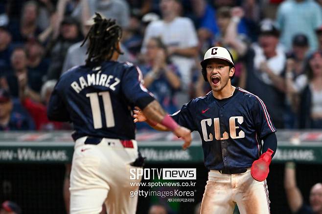 ▲ 라미레스와 스티븐 콴.