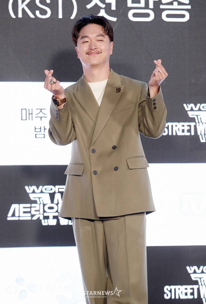 댄서 마이크 송이 27일 오전 서울 강남구 에스제이쿤스트할레에서 진행된 Mnet '월드 오브 스트릿 우먼 파이터' 제작발표회에 참석해 포즈를 취하고 있다. /2025.05.27 /사진=김휘선 hwijpg@