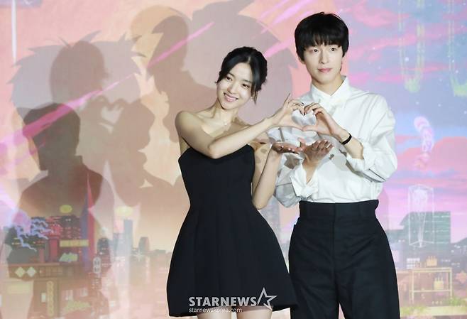 배우 김태리, 홍경이 27일 오후 서울 롯데시네마 건대입구점에서 진행된 넷플릭스 애니메이션 '이 별에 필요한' 기자간담회에 참석해 포즈를 취하고 있다. 2050년 서울, 화성 탐사를 꿈꾸는 우주인 난영과 뮤지션의 꿈을 접어둔 제이가 만나 꿈과 사랑을 향해 나아가는 로맨스 '이 별에 필요한'은 오는 30일에 공개된다. /2025.05.27 /사진=이동훈 photoguy@