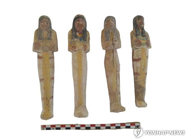 무덤서 출토된 이집트 고대유물 [AP=연합뉴스 자료사진. 재판매 및 DB 금지]