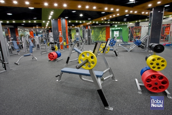 7월부터 시행되는 '체육시설 이용료 소득공제'의 적용 대상이 기존의 체력단련장업 및 수영장업에서 공공체육시설과 종합체육시설업까지 확대된다.&nbsp;ⓒ베이비뉴스