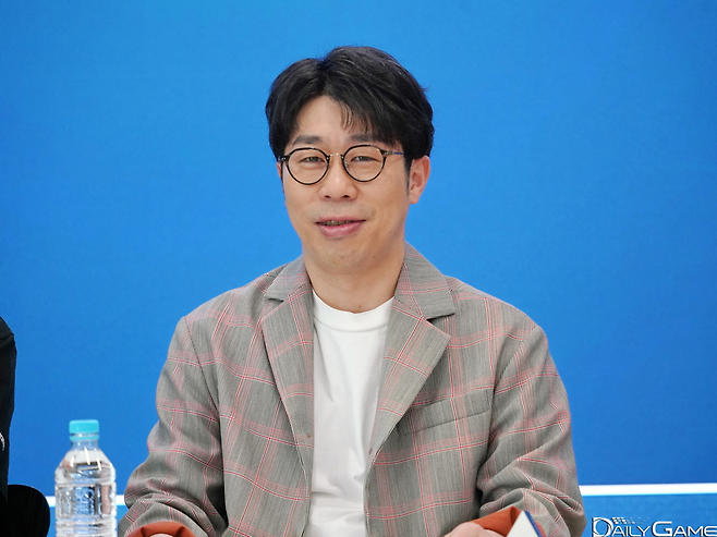 이번 작품 최고의 특징으로 '초진화'를 꼽은 사이게임즈 키무라 유이토 프로듀서.