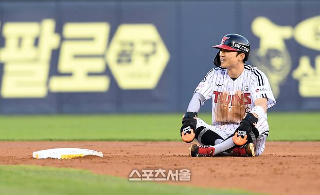 LG 박해민이 24일 잠실구장에서 열린 2025 KBO리그 NC와의 경기 1회말 2사 1루 상황에서 1루에서 2루로 도루를 시도하다 실패한 뒤 아쉬워하고 있다. 잠실 | 박진업 기자 upandup@sportsseoul.com