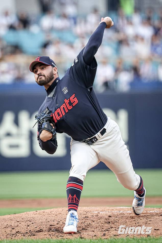 롯데 감보아가 27일 대구삼성라이온즈파크에서 열린 2025 KBO리그 삼성전에 선발 등판해 역투하고 있다. 사진 | 롯데 자이언츠