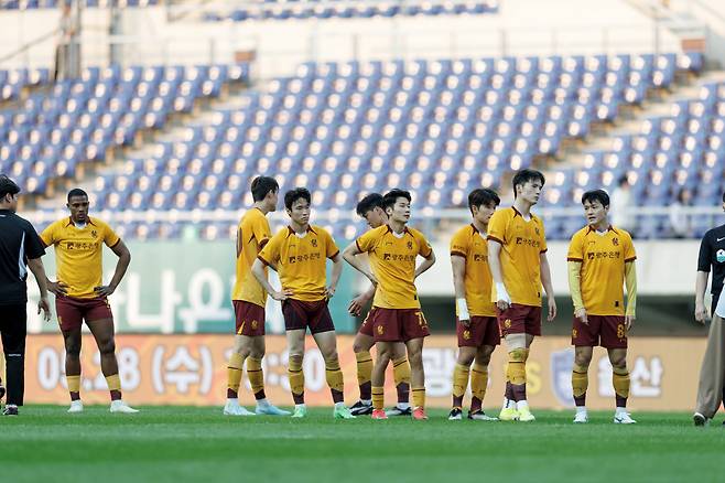 광주월드컵경기장/ K리그1/ 광주FC vs 강원FC/ 광주 단체/ 경기종료/ 패배/ 아쉬움/ 사진 김재훈