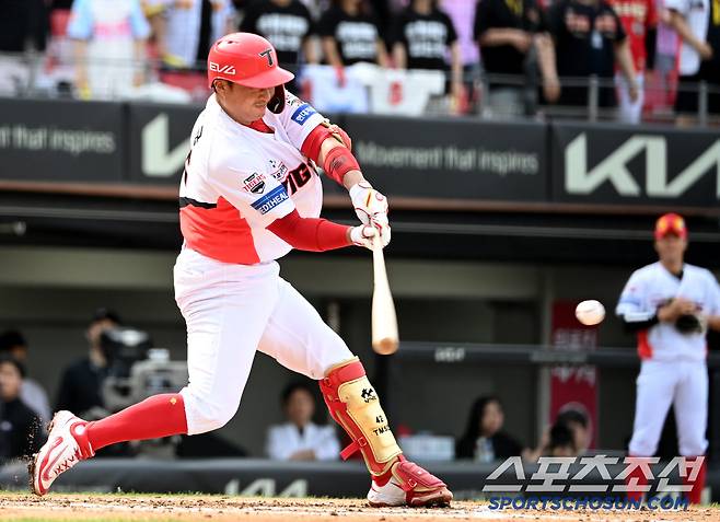 17일 광주KIA챔피언스필드에서 열린 두산과 KIA의 더블헤더 1차전 경기, 6회말 1사 1루 KIA 김태군이 안타를 치고 있다. 광주=허상욱 기자wook@sportschosun.com/2025.05.17/
