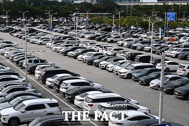 제너럴모터스(GM)는 디트로이트의 전기차 전용 공장 '팩토리 제로'에서 약 200명을 일시 해고하며 생산 조정을 단행했다. GM은 팩토리 제로에서 △허머 EV △GMC 허머 △쉐보레 실버라도 EV △캐딜락 에스컬레이드 IQ 등을 생산하고 있다. /박헌우 기자