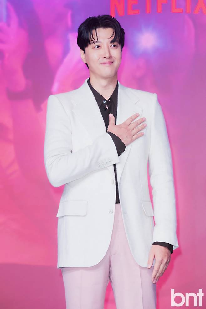 이동건, 이혼 5년 만에 열애설...미모의 여성과 데이트 포착 @bnt