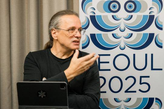 게어프리트 슈토커 예술감독7일 서울 노보텔 동대문에서 열린 언론 인터뷰에서 질문에 답하고 있게어프리트 슈토커 예술감독이 인터뷰 질문에 답하고 있다. 한국문화예술위원회 제공