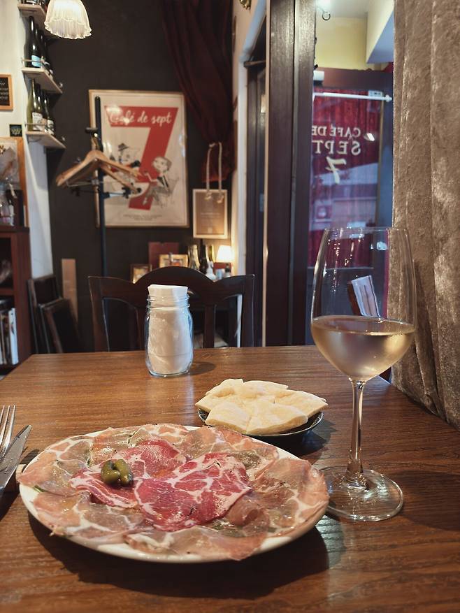 도쿄에 가면 프렌치 레스토랑을 한번쯤은 가보라는게