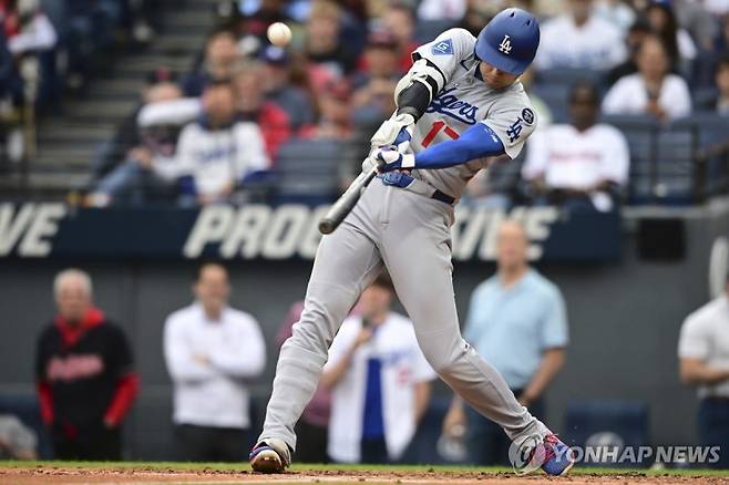 오타니 쇼헤이가 홈런을 때려내고 있다. 연합뉴스