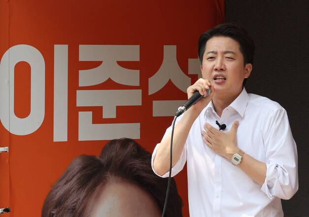 이준석 개혁신당 대통령 후보가 28일 낮 서울 영등포구 여의도공원 유세에서 지지를 호소하고 있다. 백소아 기자 thanks@hani.co.kr