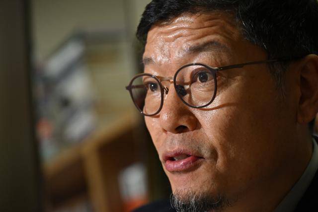 이정동 서울대학교 공학전문대학원 교수는 22일 서울 관악구 서울대학교 공학관에서 가진 본보 인터뷰에서 "대통령이 과학기술을 존중해야 부처가 움직인다"고 강조했다. 박시몬 기자