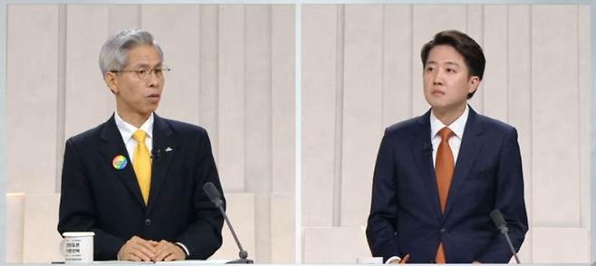 권영국(왼쪽) 민주노동당 대선 후보와 이준석 개혁신당 대선 후보