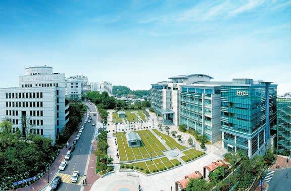 한양사이버대는 최대 1000명이 동시 접속 가능한 화상 세미나 시스템을 도입해 비대면 교육의 한계를 극복하고, AI 기반 학습 분석 시스템을 통해 학습자의 학습 패턴을 실시간으로 분석해 맞춤형 학습 콘텐츠를 제공하고 있다. [사진 한양사이버대]