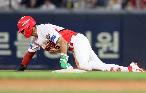 27일 광주 키움전에서 2루 도루를 하다 햄스트링을 다친 김도영. 연합뉴스