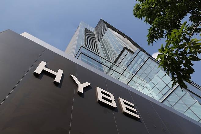 하이브 용산 사옥 외관.  /사진=이솔 기자