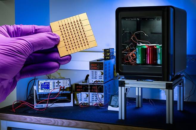 삼성전자가 개발한 나노 박막 펠티어 소자와 고효율 펠티어 냉장고./삼성전자