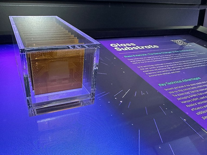 SKC showcased its glass substrate prototype at MWC 2025, the world's largest connectivity show, held March 3-5 in Barcelona, Spain. (SKC)
