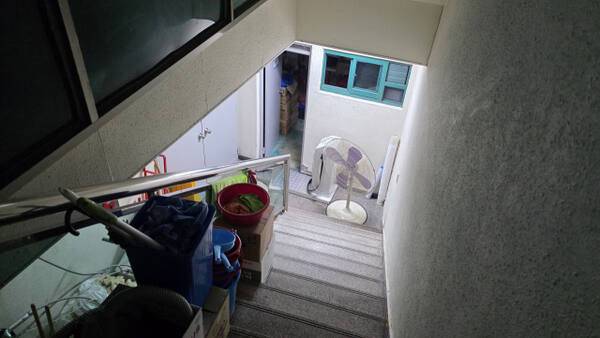 제21대 대통령 선거 사전투표소인 용현3동 행정복지센터는 계단을 이용해 내려가야 한다. 장민재기자