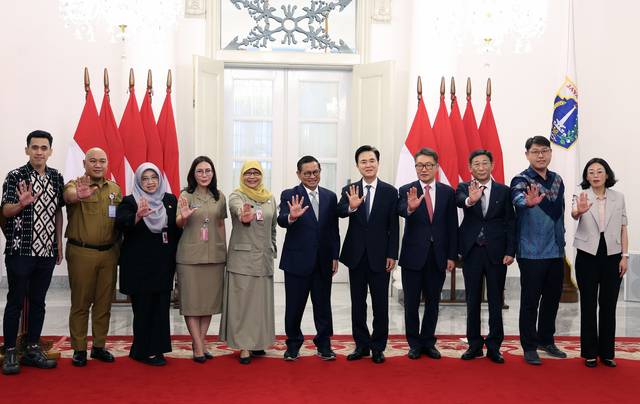 충남도- 자카르타특별주  ‘자매도시 협력 의향서’ 체결 기념 촬영