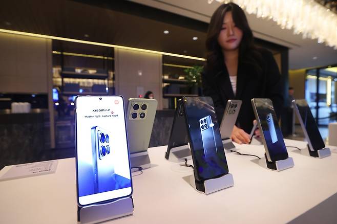 샤오미가 한국 시장 본격 진출을 선언하며 선보인 스마트폰 [사진, 연합뉴스]