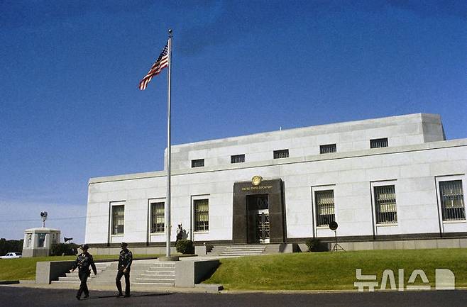 [포트 녹스=AP/뉴시스]미 켄터키주 포트 녹스에 있는 미 정부 금괴 보관소. 포트 녹스의 금괴가 사라졌다는 음모론이 끊이지 않는다. 2025.5.28.