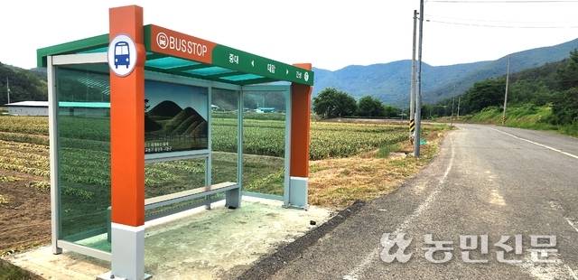 경남 창녕에 있는 한 농어촌버스 정류장. 버스 배차 간격이 긴 데다 마을에서 멀리 떨어져 있어 주민들의 이용도가 떨어진다.