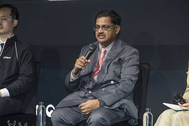 28일 서울 영등포구 페어몬트 앰배서더 서울 그랜드볼룸에서 열린 '시사저널 미래포럼 2025'에서 라지브 비스와스 아시아 태평양 이코노믹스 대표가 패널토론을 하고 있다. ⓒ시사저널 최준필