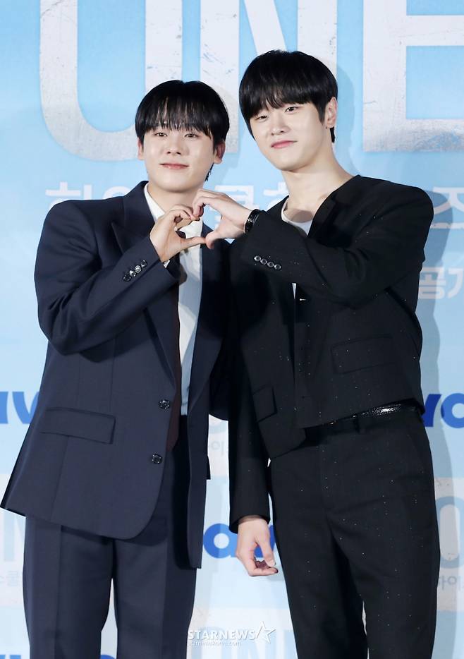 배우 이정하, 김도완이 28일 서울 광진구 롯데시네마 건대입구에서 진행된 드라마 'ONE : 하이스쿨 히어로즈' 제작발표회에 참석해 포즈를 취하고 있다. /2025.05.28 /사진=김휘선 hwijpg@