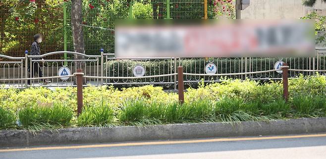 거리에 설치된 사전투표 관련 현수막  (대구=연합뉴스) 박세진 기자 = 27일 대구 중구 남산동 한 거리에 한 정당이 설치한 사전투표 관련 현수막이 내걸려 있다. 2025.5.27 psjpsj@yna.co.kr