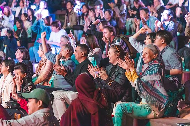 춘천세계인형극제를 찾은 외국인 인형극 아티스트 [춘천시 제공.재판매 및 DB 금지]