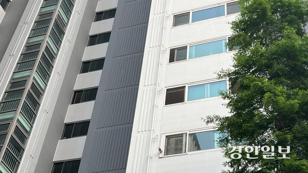 ‘동탄 납치 살인’ 사건의 가해자와 피해자가 살던 화성 동탄의 한 아파트 건물. /조수현기자 joeloach@kyeongin.com