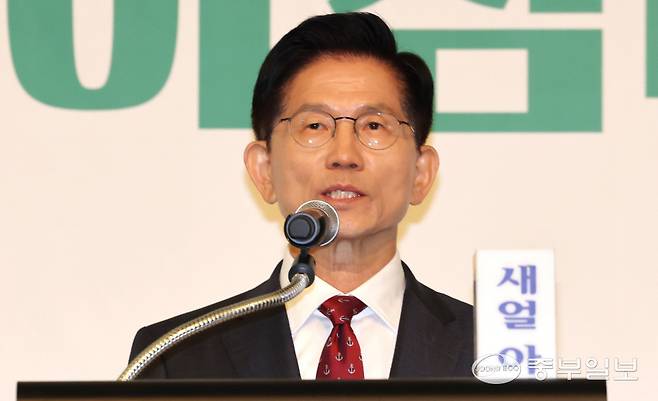 국민의힘 김문수 대선 후보가 29일 인천시 연수구 쉐라톤 그랜드 인천호텔에서 열린 '제21대 대선후보 초청 새얼아침대화 강연회'에서 강연하고 있다.정선식기자