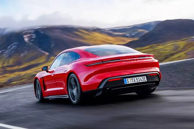 포르쉐 타이칸 GTS