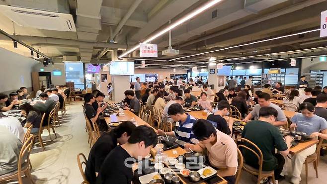 헥토그룹 구내식당 채움에서 직원들이 식사하고 있다. (사진=헥토그룹)