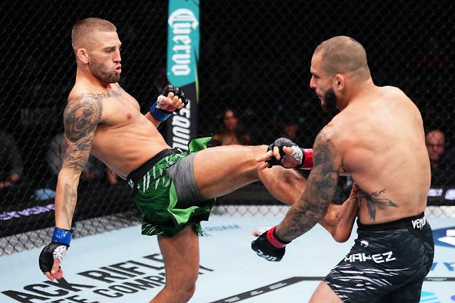 고석현과 맞붙는 오반 엘리엇(왼쪽). 사진=UFC